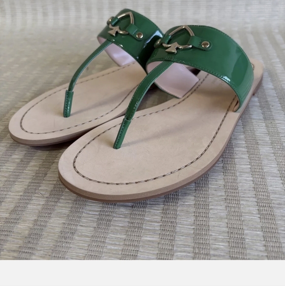 Kate Spade Cassia Thong Patent Leather Sandals NWOT - Picture 2 of 4